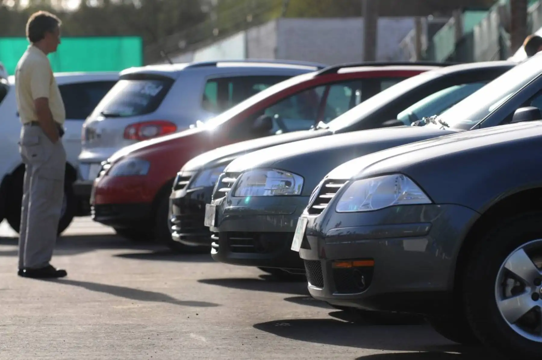 Registro de características de autos. INTERNET/Medios