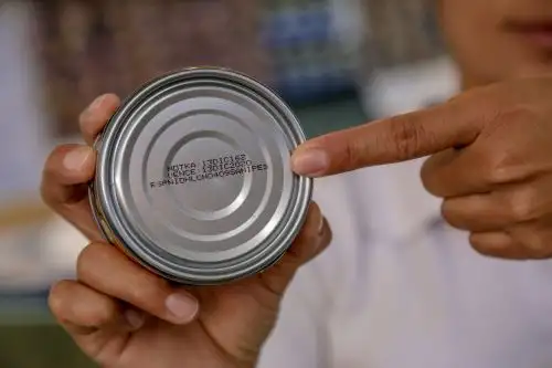 Es importante revisar las latas de conservas d pescado antes de comprarlas.Foto: ANDINA/Difusión.