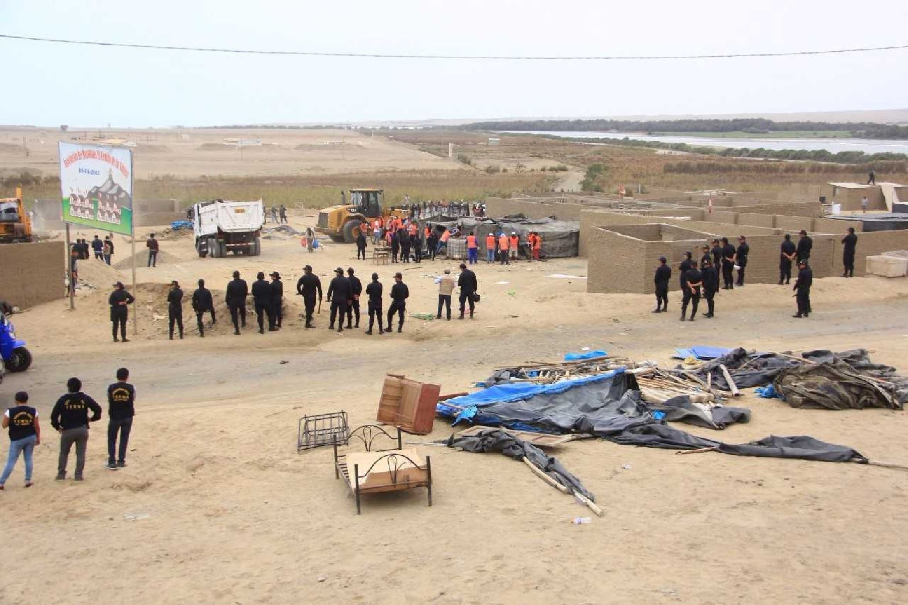 Ministerio de Cultura desaloja a 100 familias de sitio arqueológico en Huanchaco