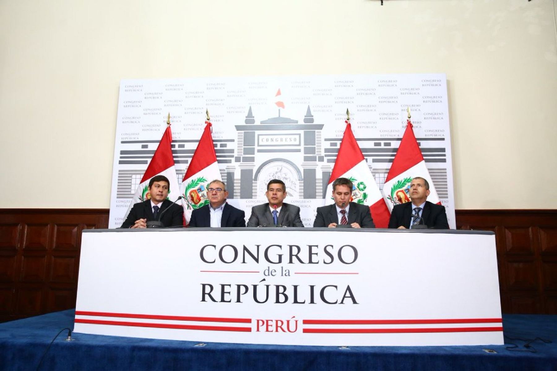 Presidente del Congreso, Luis Galarreta, ofrece conferencia de prensa. Foto: Difusión.
