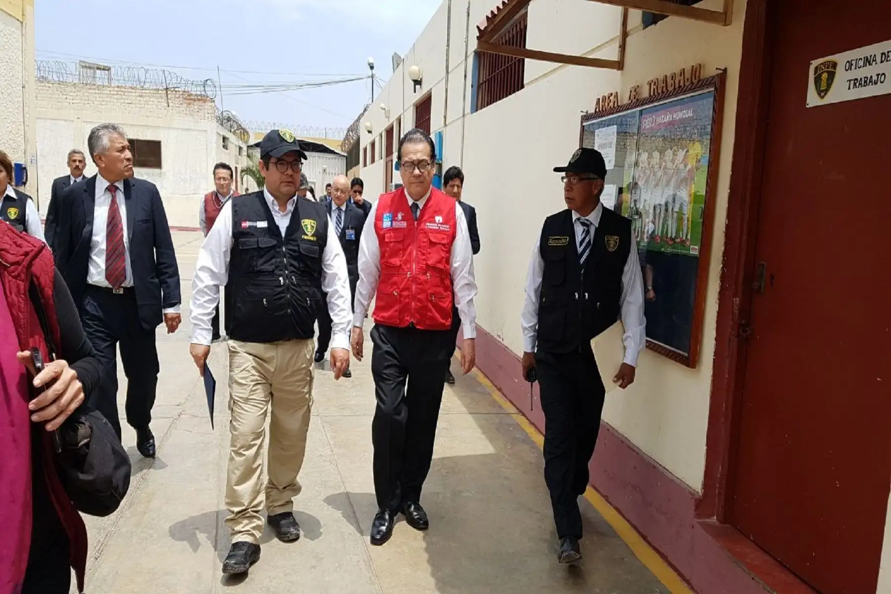 Ministro de Justicia, Enrique Mendoza, inspeccionó penal en Huacho.