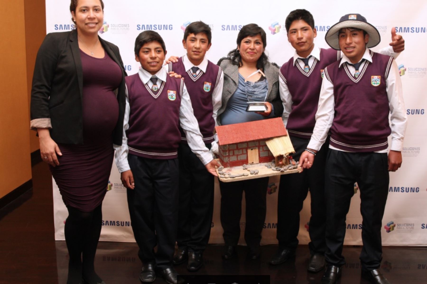 Escolares ganadores del concurso Soluciones para el Futuro. Foto: Andina/Difusión