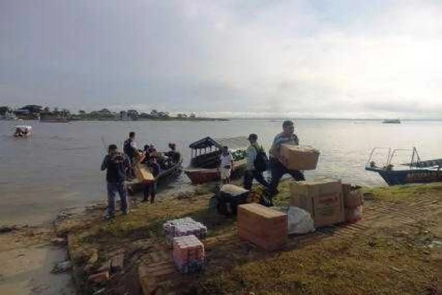 Intendencia de Aduanas de Iquitos realizó  operativo a embarcaciones fluviales pequeñas ubicadas en puertos o embarcaderos informales a orillas de los ríos Nanay e Itaya.