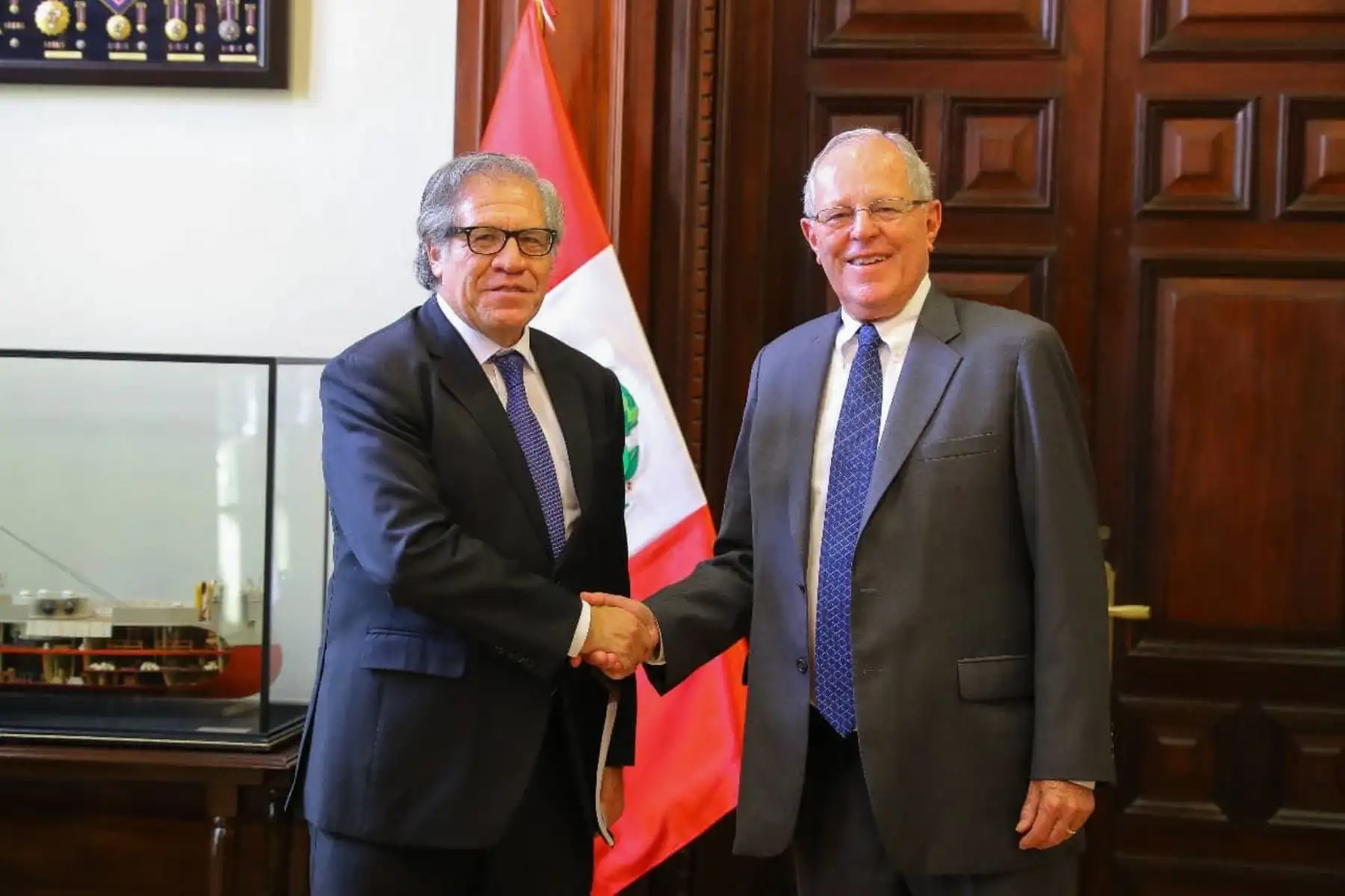 El Presidente Pedro Pablo Kuczynski, recibe al secretario general de la OEA, Luis Almagro en Palacio de Gobierno. Foto: ANDINA/ Prensa Presidencia
