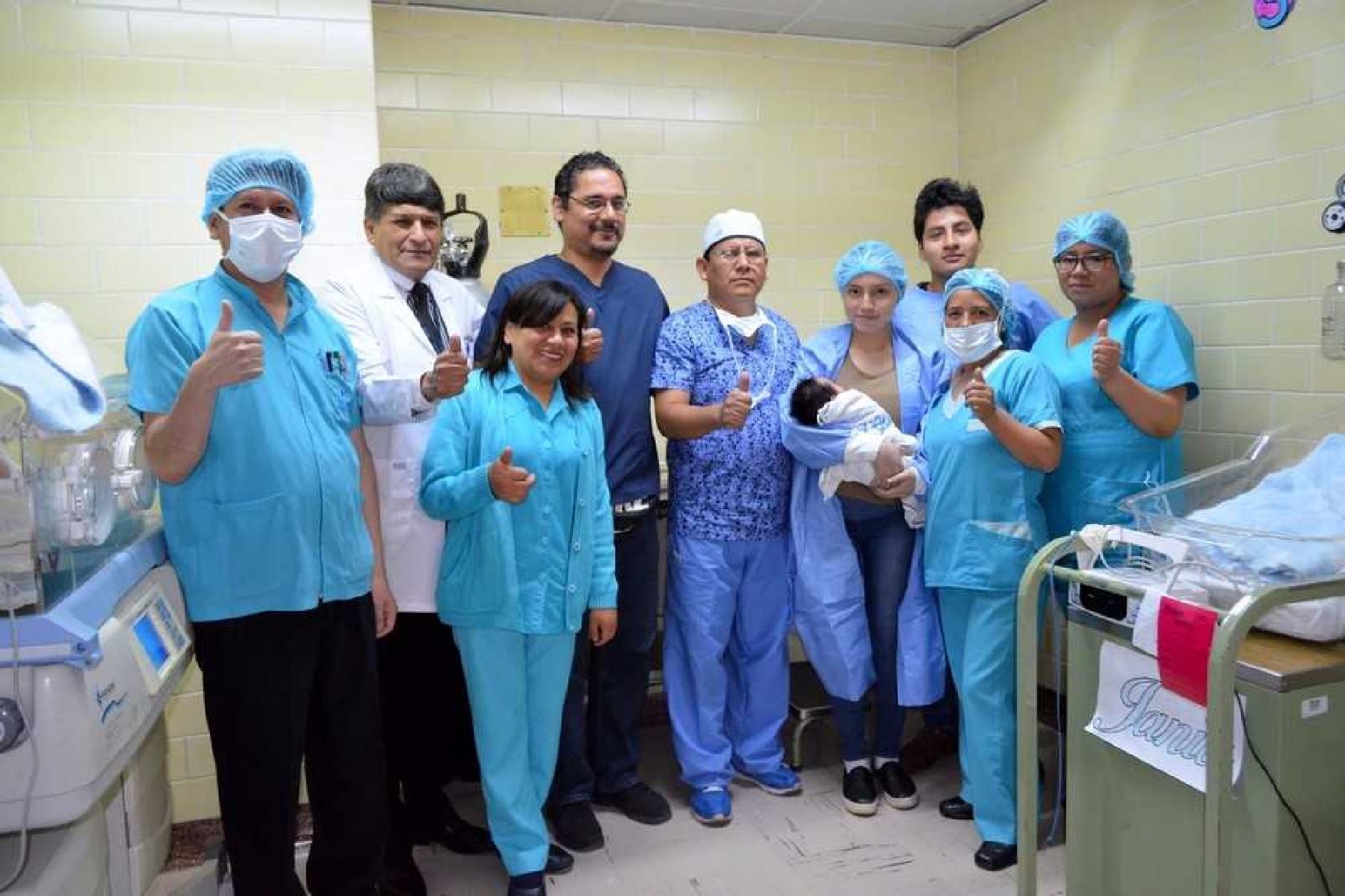 Exitosa operación de la bebé Jania que no había desarrolló una parte del esófago que se conecta con el estómago.