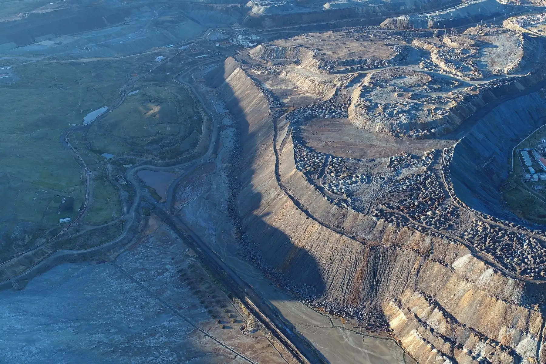 Activos Mineros confirma inicio de fase de ejecución de obra de remediación ambiental a partir de mañana.
