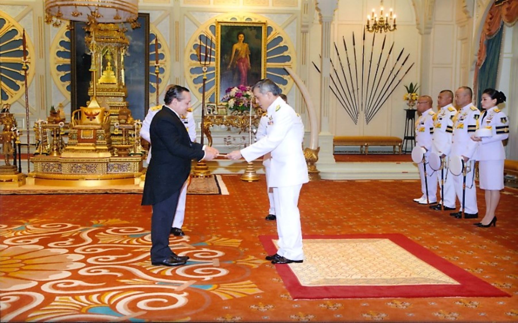Peruvian Ambassador presents credentials to Thai King