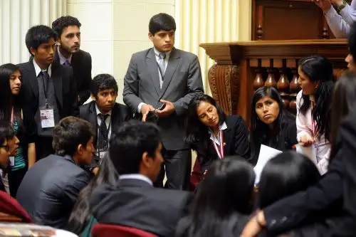 Parlamento Joven es un programa gratuito de formación ciudadana del Congreso para los jóvenes de 18 a 25 años de todo el país.