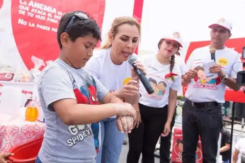 Titular del Midis enseñó a los menores a realizar un lavado correcto de manos para evitar diarreas