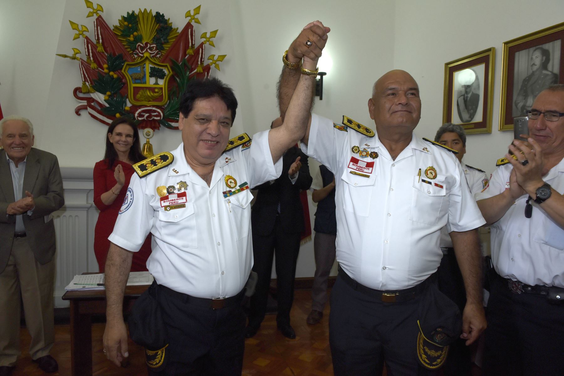 Por primera vez en su historia, bomberos eligieron a sus nuevos comandante y vicecomandante. Foto: Andina/Difusión