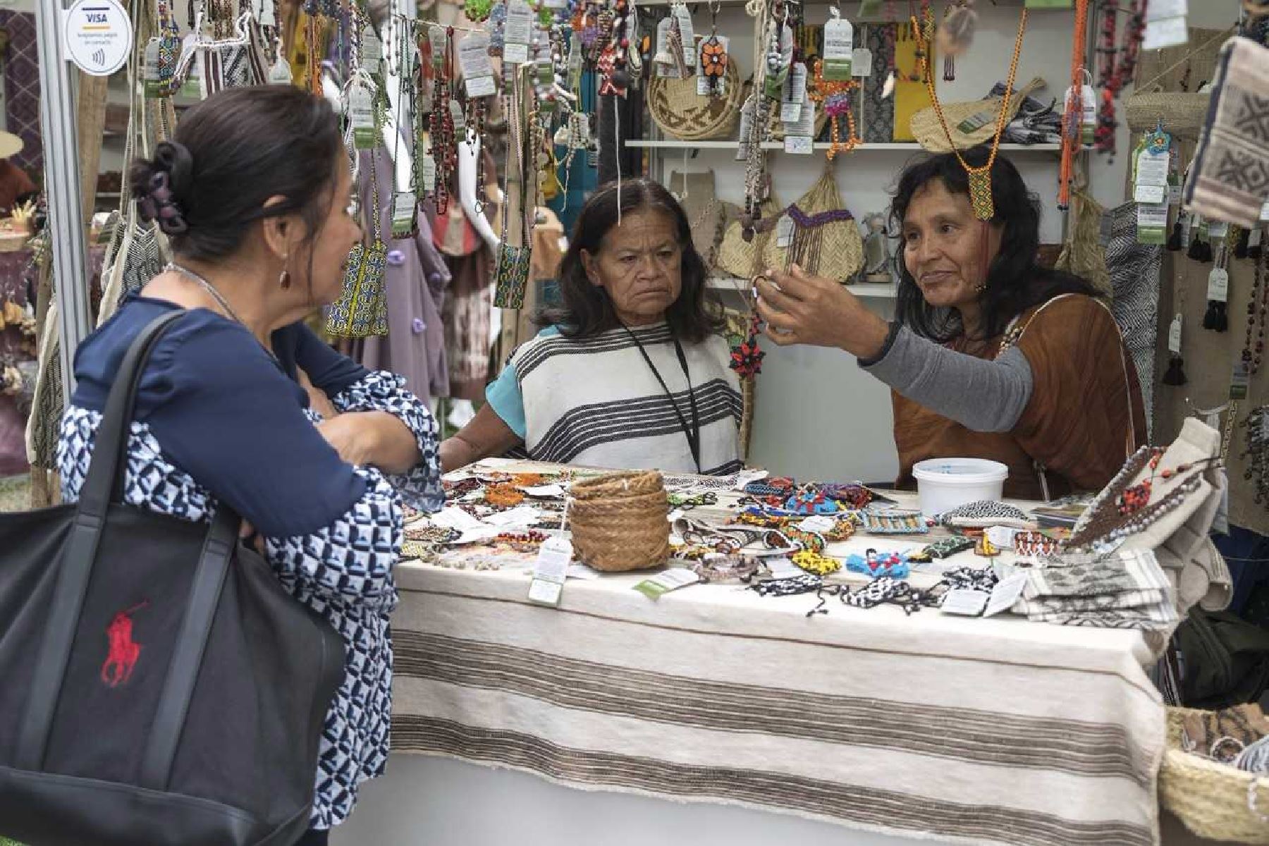 Artesanas del Bajo Urubamba buscan conquistar mercados con sus productos
