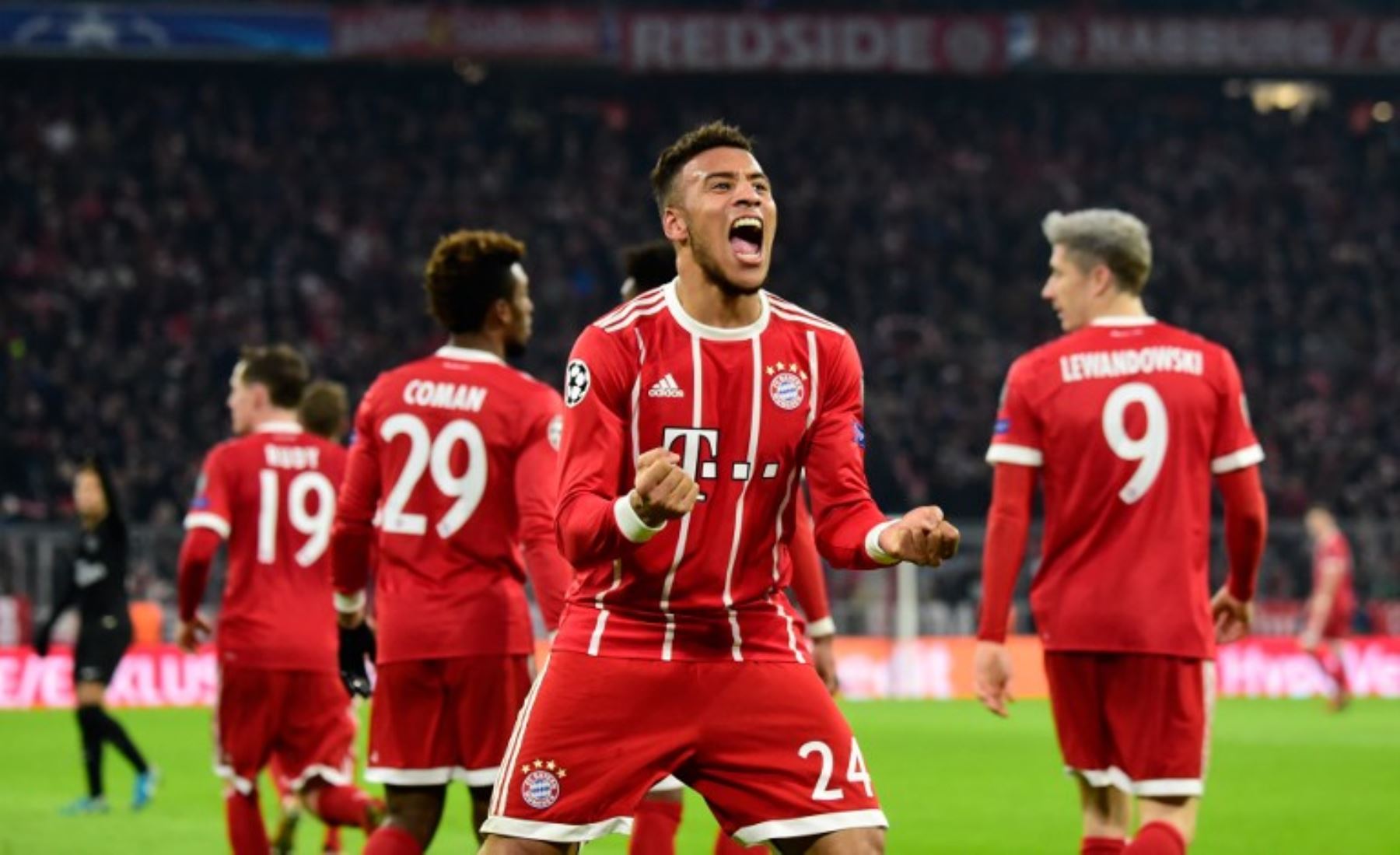 Corentin Tolisso celebra el gol para el Bayern Múnich