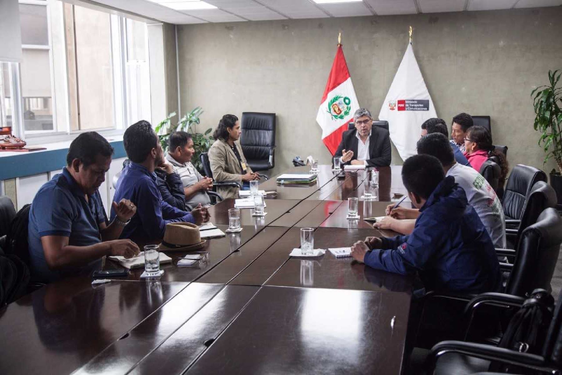 Apus y alcaldes de comunidades nativas de Loreto se reunieron en el Ministerio de Trabajo con representante del ministro Bruno Giuffra.