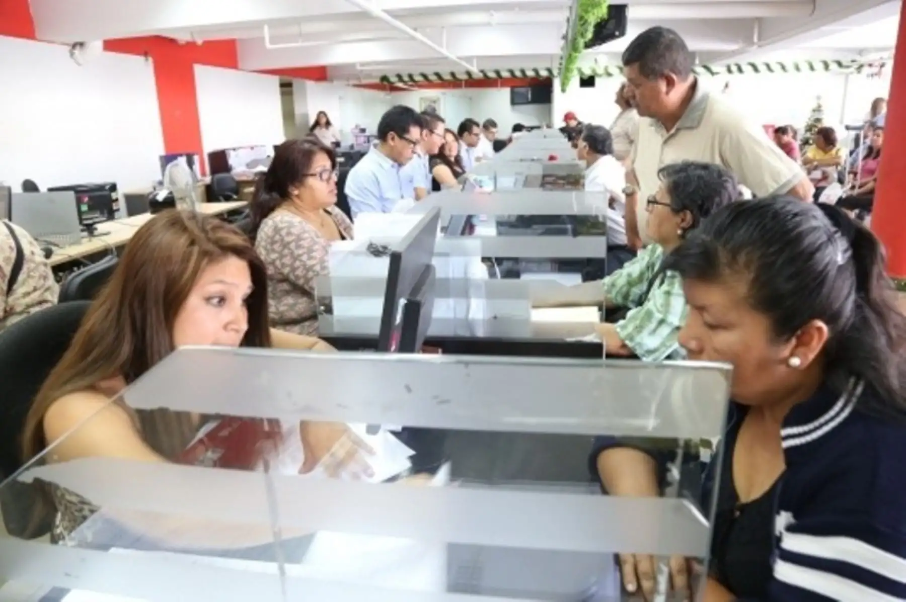 Los pagos deben realizarse solamente en efectivo y en las mismas oficinas de la comuna chalaca. Foto: Difusión