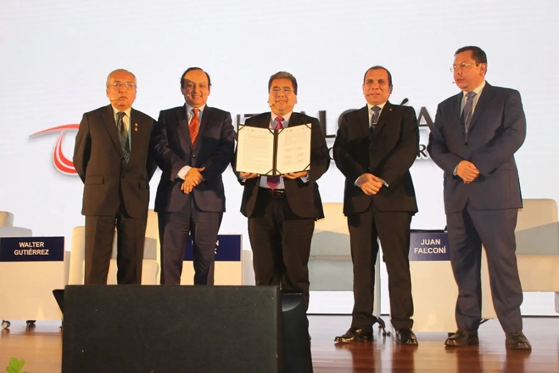 Firma de compromiso contra la corrupción a cargo de entidades públicas.