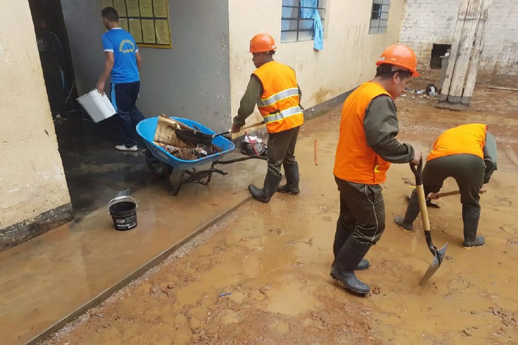 El lunes 11 se reinician las clases en colegio militar Rafael Hoyos de Cajamarca afectado por lluvias. ANDINA/Difusión