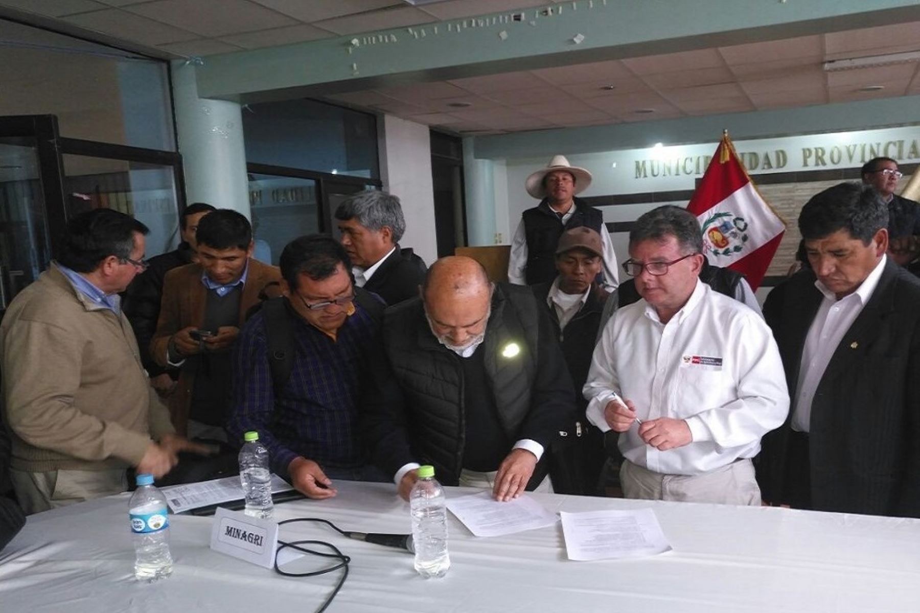 Minagri firma acuerdo para impulsar obras de irrigación en Cusco