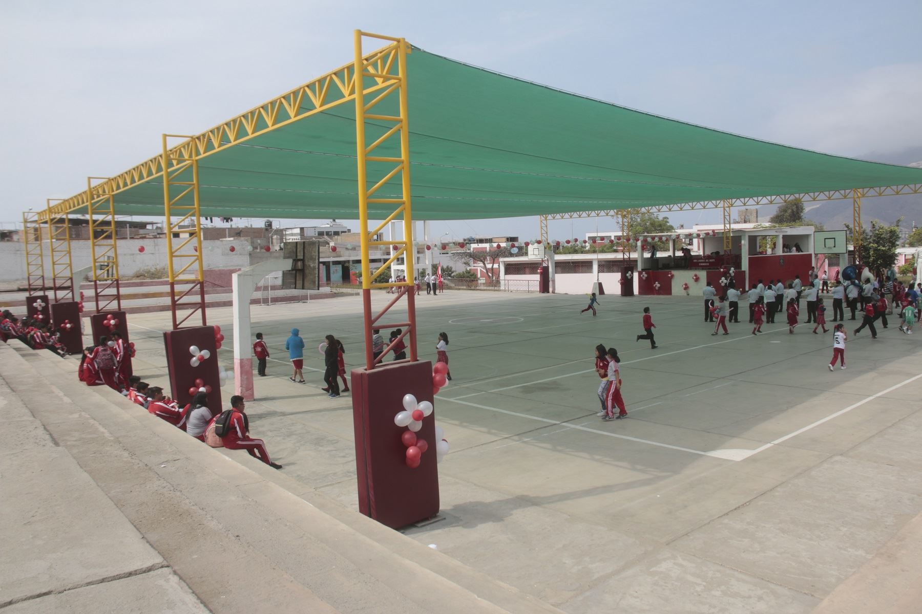 Con toldos buscan mitigar impacto de radiación ultravioleta en colegios de Chimbote. ANDINA/Difusión