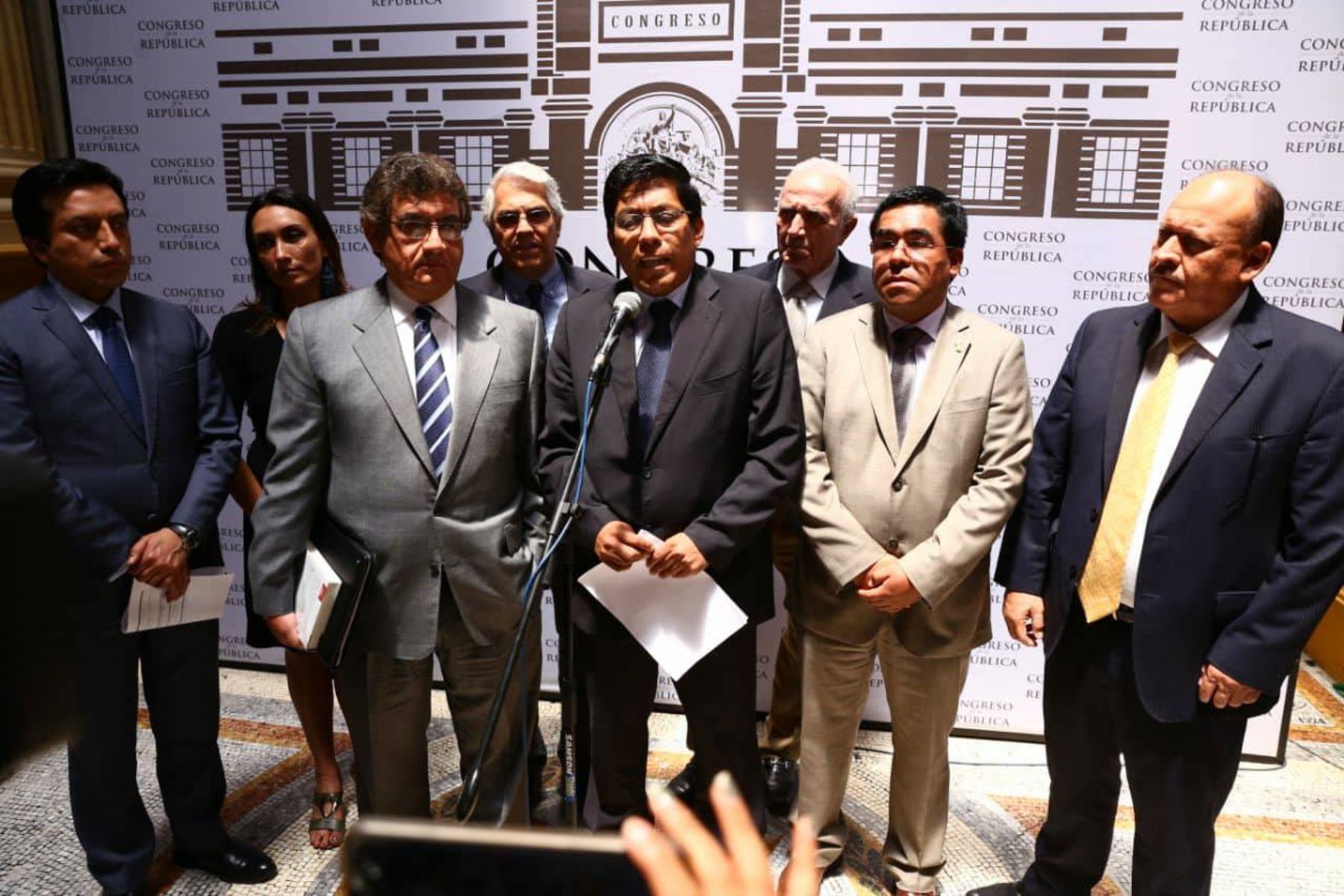 La bancada oficialista Peruanos por el Kambio (PPK) anunció hoy la renuncia de su congresista Alberto Oliva a la Comisión de Ética. Foto: ANDINA/ Congreso