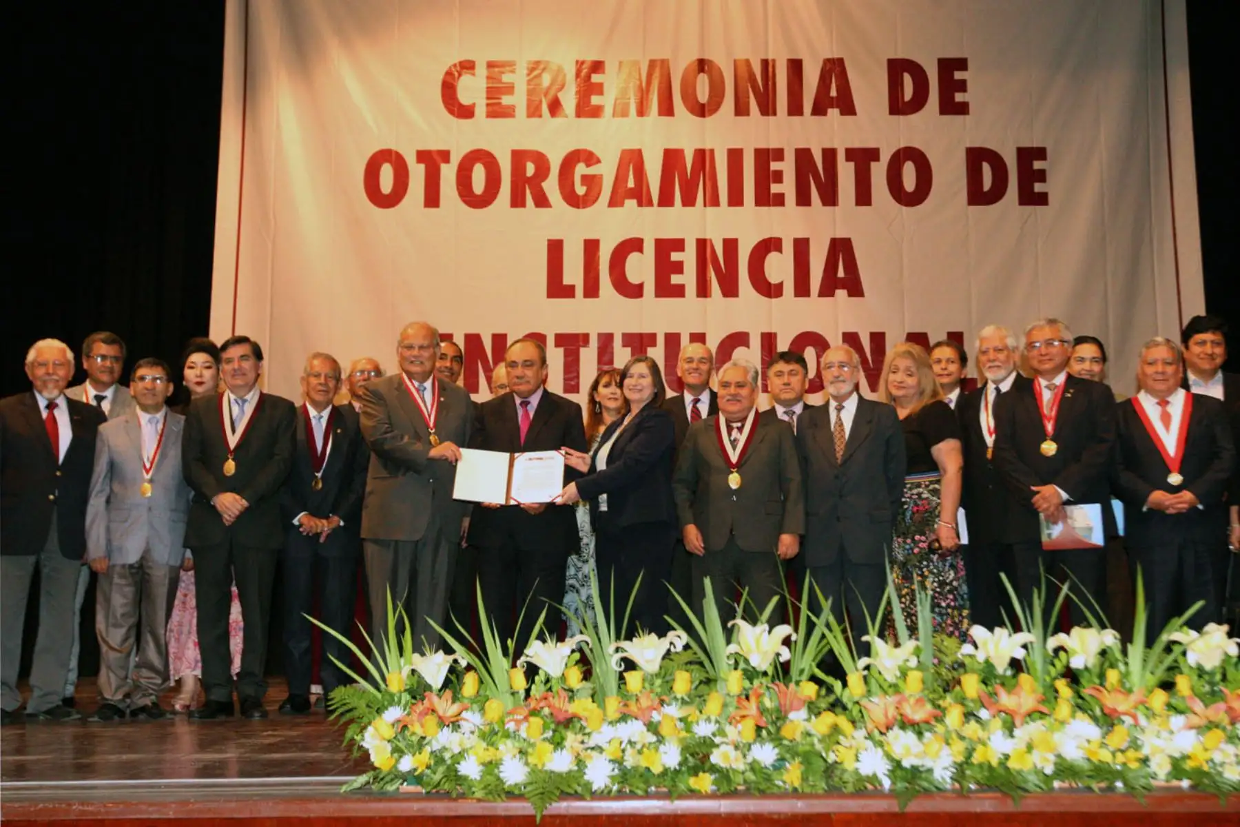 Diferentes autoridades asistieron a ceremonia de entrega de licenciamiento institucional de la UNI. Foto: ANDINA/Héctor Vinces