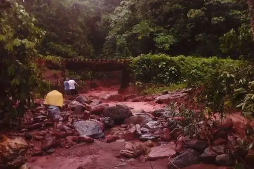 EL río Cerveza que se desbordó, e ubica en el límite de los distritos de Villa Rica y Puerto Bermúdez, en la provincia de Oxapampa, región Pasco,