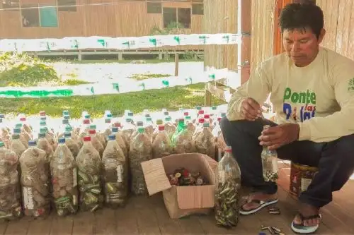Monitores ambientales del Bajo Urubamba, en Cusco, recolectan una tonelada de pilas usadas. ANDINA/Difusión