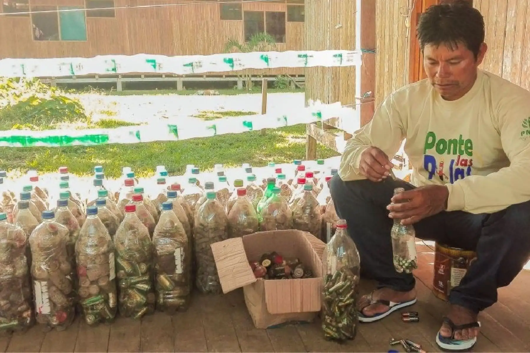 Monitores ambientales del Bajo Urubamba, en Cusco, recolectan una tonelada de pilas usadas. ANDINA/Difusión