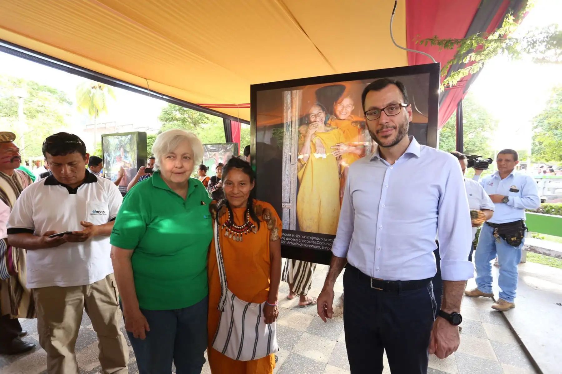 Embajador de la Unión Europea, Diego Mellado, visita zonas del VRAEM donde se impulsan cultivos alternativos.