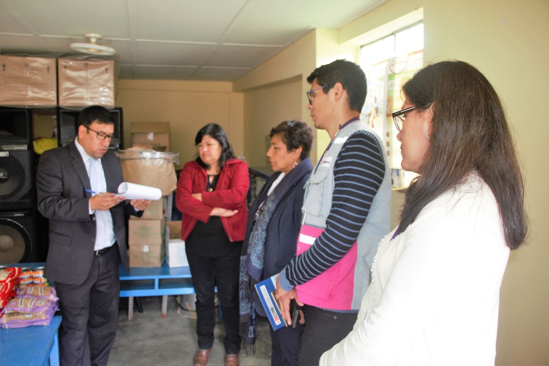 Fiscalía de Chachapoyas inspecciona colegios para evitar distribución de conservas contaminadas. ANDINA/Difusión