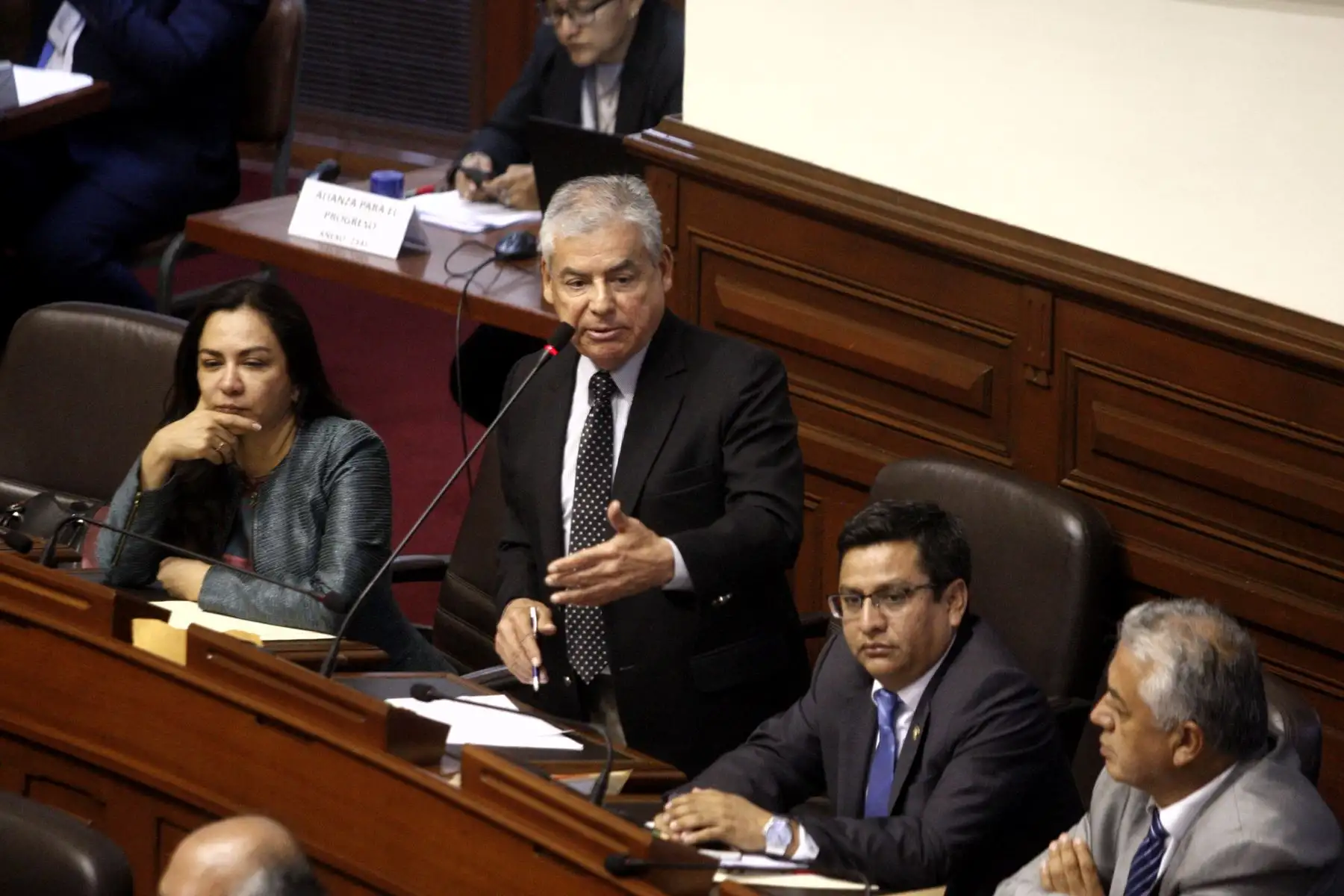 El congresista César Villanueva, vocero de Alianza para el Progreso (APP) aseguró que La moción multipartidaria tiene como objetivo reforzar la imagen de un país que sabe controlar la corrupción. Todos sus parlamentarios presentes votaron a favor de la admisión. ANDINA-Fotos/Eddy Ramos.