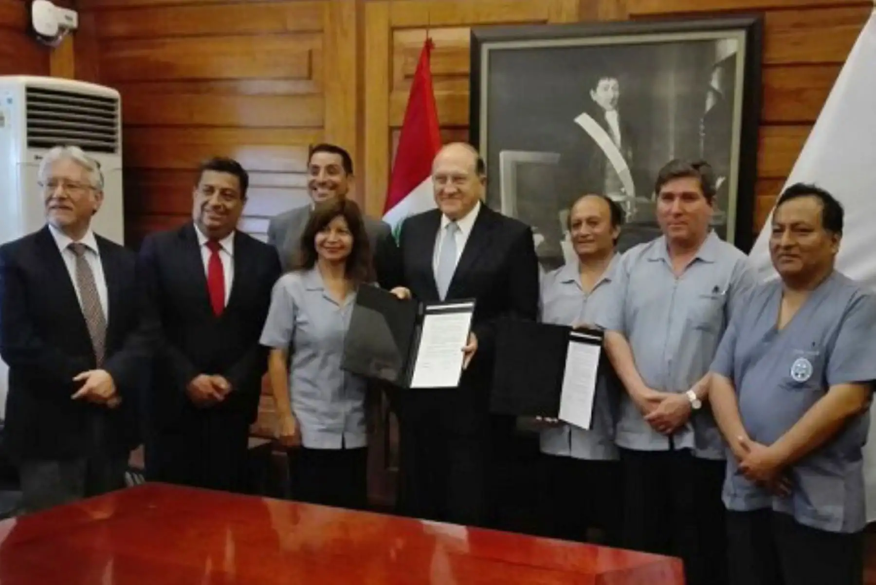 Las partes firmaron un acta de acuerdos y compromisos. Foto: Difusión