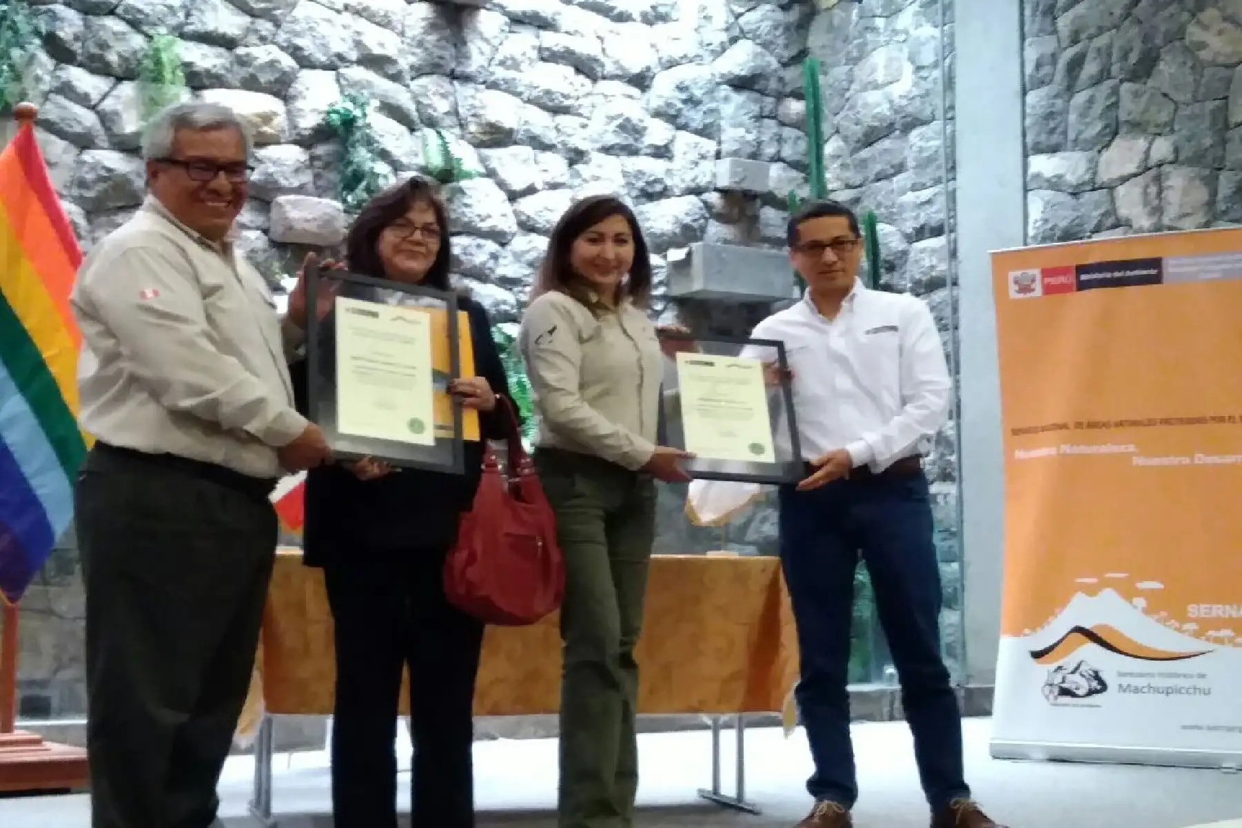 Principal objetivo de estos contratos es mejorar el ordenamiento de la operación turística en la Red de Caminos Inca, que involucra a 200 empresas turísticas, mil 400 guías de turismo y 8 mil porteadores.