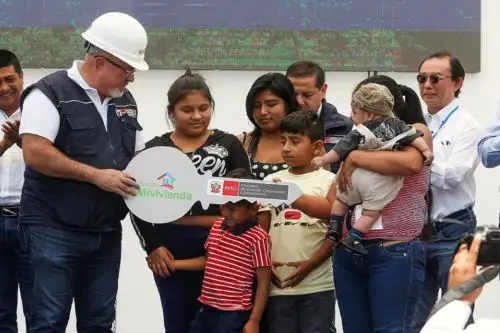 Ministro Carlos Bruce detalló que el objetivo es reconstruir en un año las 4 000 viviendas de la región, que fueron destruidas por el fenómeno de El Niño Costero.
