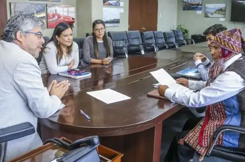 Funcionarios del MTC y representante de la comunidad de Ayllopongo. Foto: Cortesía.