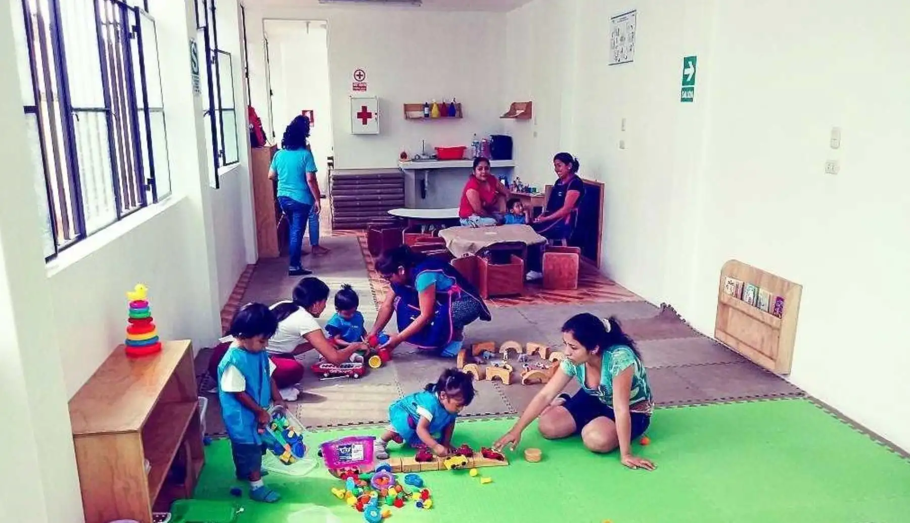 El Ministerio de Desarrollo e Inclusión Social (Midis) inauguró hoy tres locales del programa Cuna Más en la región Lambayeque, que beneficiarán a cerca de 100 niños y niñas de hasta tres años de edad, quienes recibirán atención especializada en desarrollo integral, salud y alimentación nutritiva para reducir la anemia y desnutrición crónica infantil.