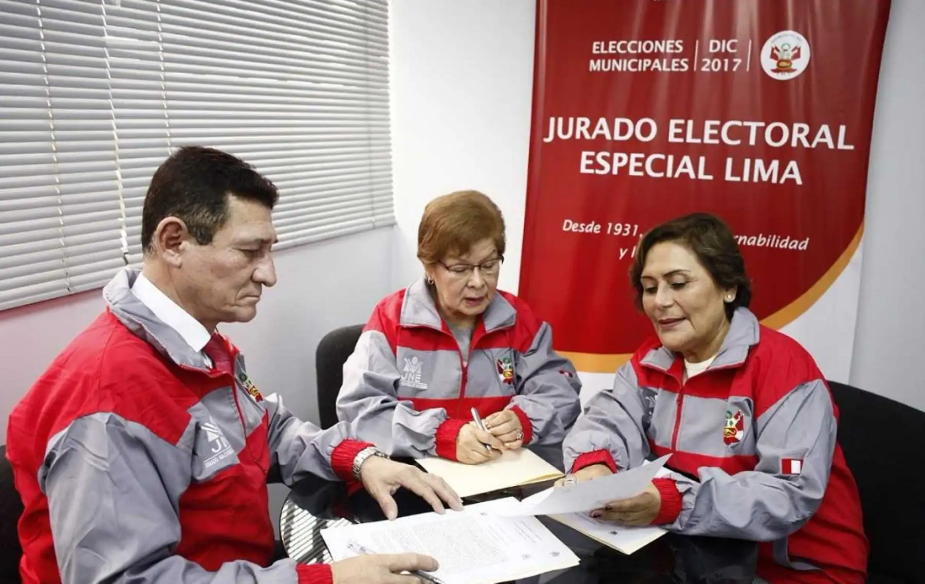 A diez días del acto de sufragio, los cuatro Jurados Electorales Especiales (JEE) habilitados para las Elecciones Municipales del 10 de diciembre pasado proclamarán a partir de mañana los resultados de este proceso electoral realizado en 18 distritos recientemente creados en el país.