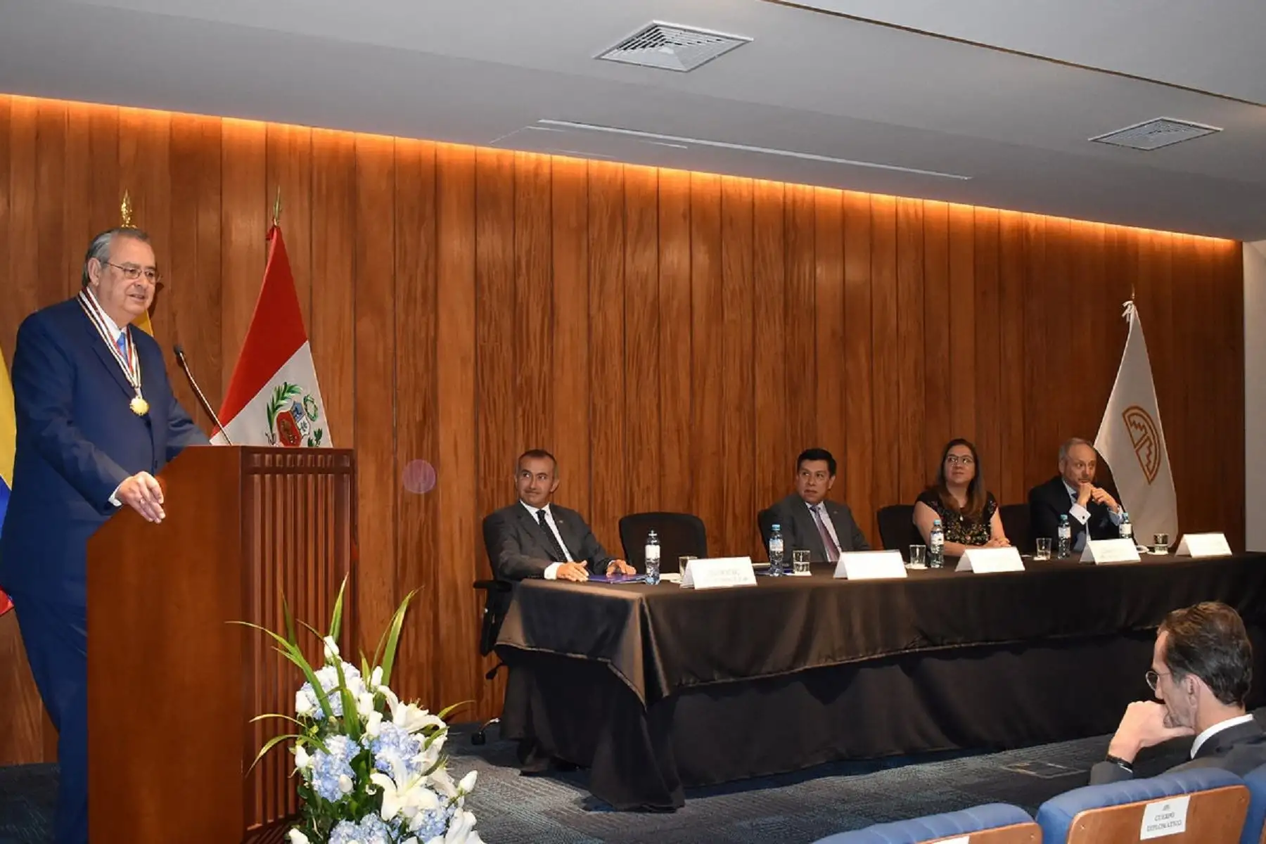 Embajador Allan Wagner Tizón