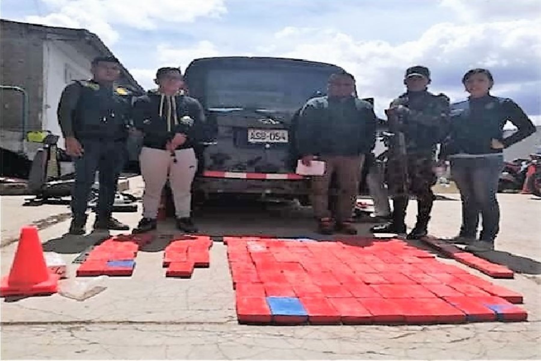 Policía decomisa 104.21 kg. de cocaína y detiene a dos personas en Puno. ANDINA/Difusión