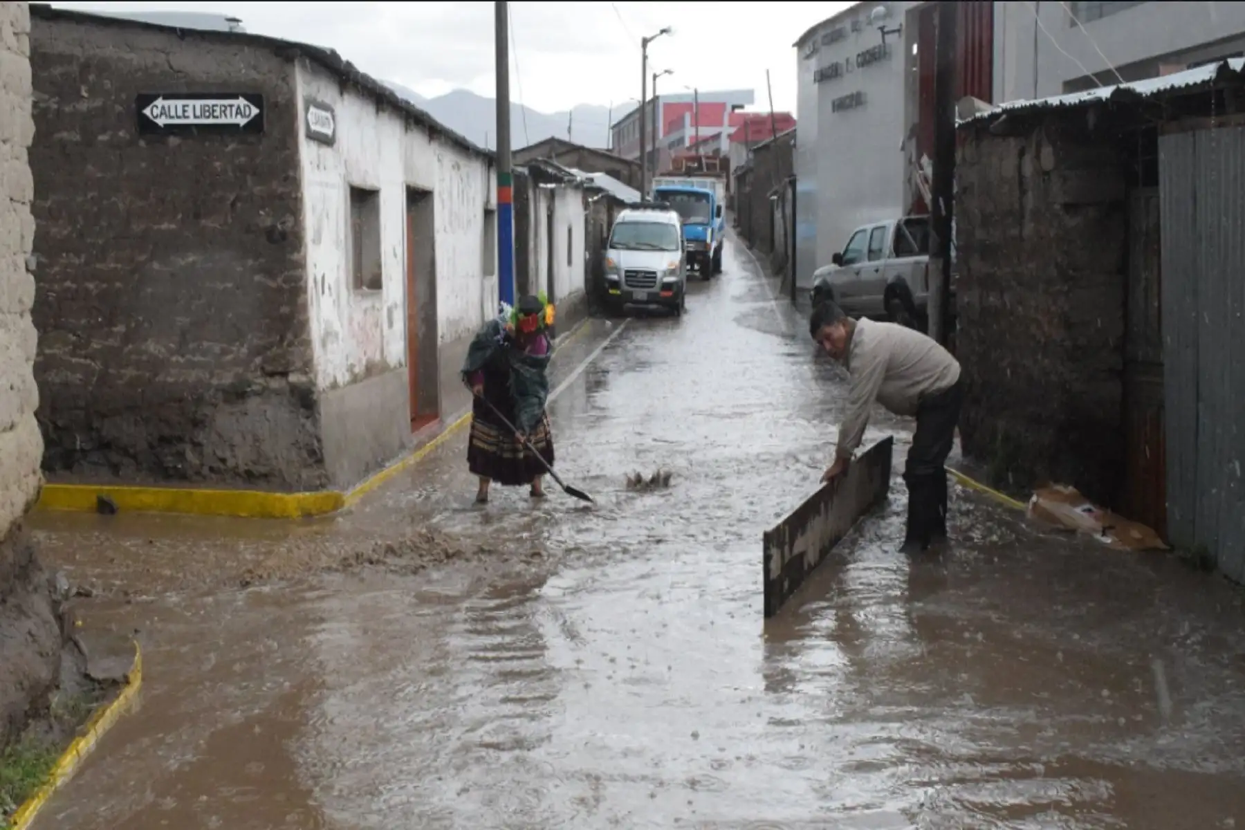El Senamhi alertó que hoy y mañana lunes se presentarán precipitaciones intensas (granizo, aguanieve y lluvias) en 11 regiones de la Sierra del país. ANDINA/Difusión
