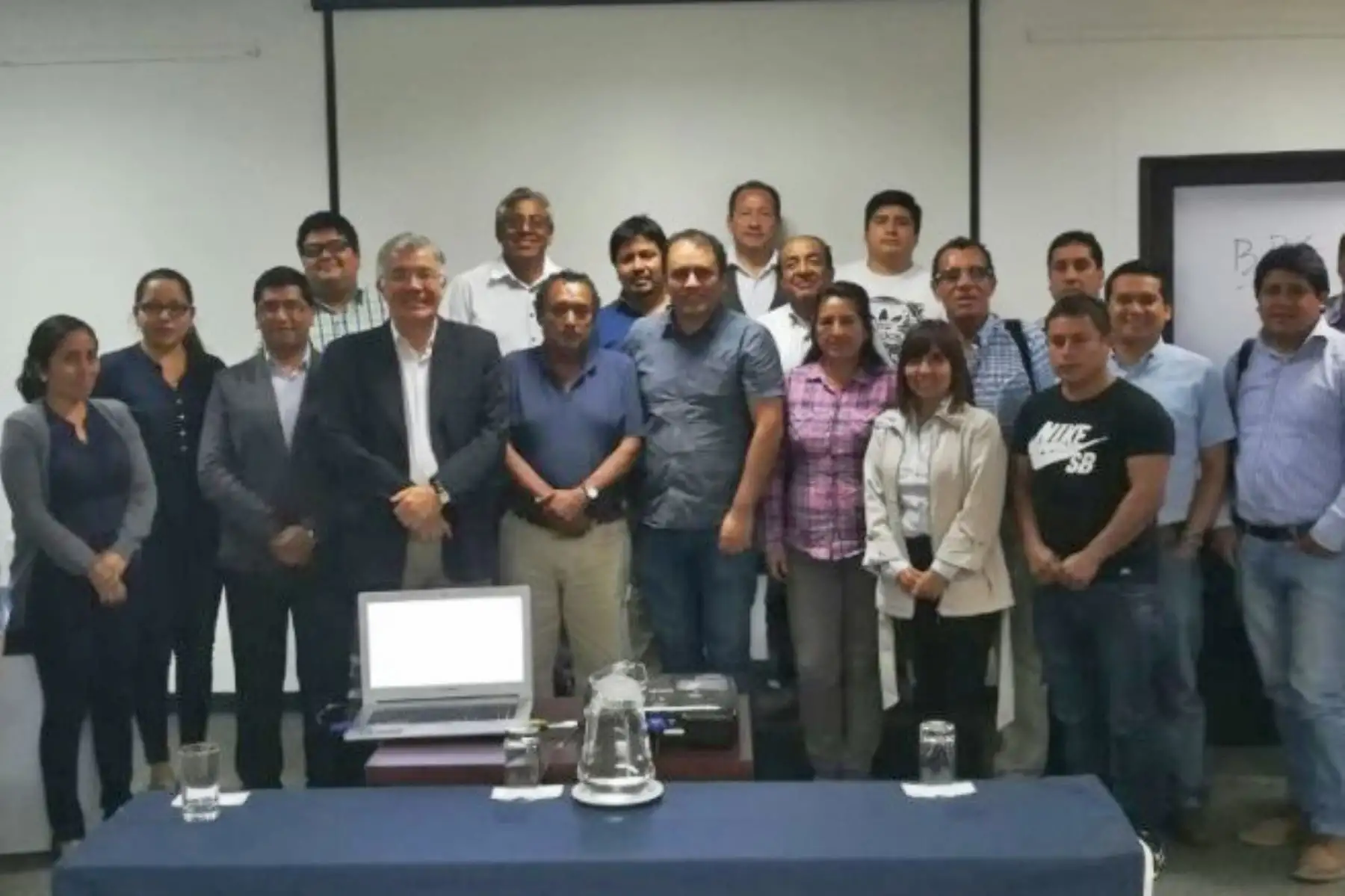 La Autoridad para la Reconstrucción con Cambios (ARCC) se reunió con los equipos técnicos de 38 gobiernos locales de Lambayeque para fortalecer su capacidad de gestión, permitiendo formular proyectos de inversión dentro del marco de reconstrucción.
