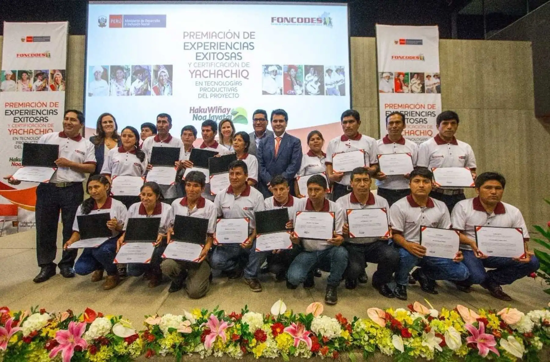 El Ministerio de Desarrollo e Inclusión Social (Midis) premió las experiencias exitosas de desarrollo de capacidades productivas y emprendimientos rurales, en el marco del Primer Concurso Nacional de Experiencias Exitosas del Proyecto Haku Wiñay/Noa Jayatai organizado por el Foncodes.