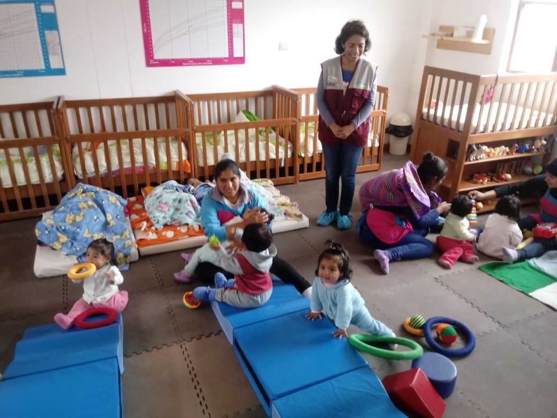 Patricia Balbuena, directora ejecutiva del programa Cuna Más, inauguró hoy en la región Cajamarca dos nuevos locales del Servicio de Cuidado Diurno, con el fin de brindar atención integral y nutrición para combatir la anemia y desnutrición crónica infantil.
