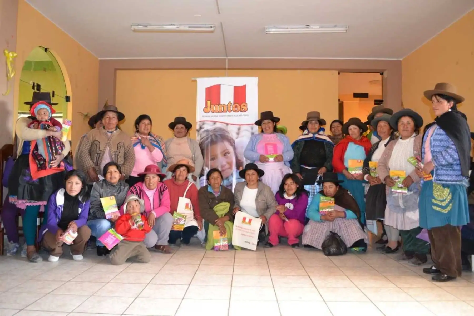 El Programa Nacional de Apoyo Directo a los Más Pobres-Juntos, del Ministerio de Desarrollo e Inclusión Social, cerrará este año otorgando el abono de nuevo afiliado a 1,353 familias de Huancavelica que entre setiembre y octubre pasado culminaron su proceso de incorporación al programa.