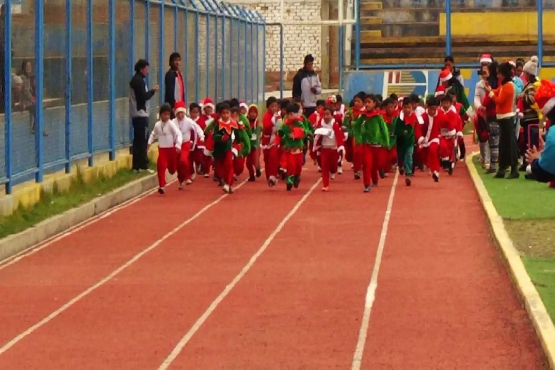Pasco: pintoresca carrera de Papá Noeles se realizó por navidad