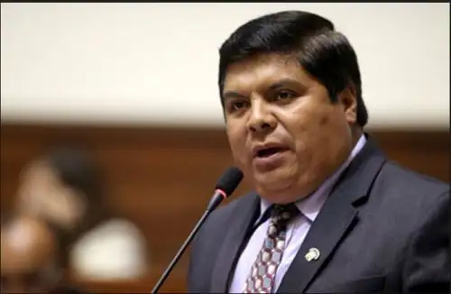 Congresista Clayton Galván