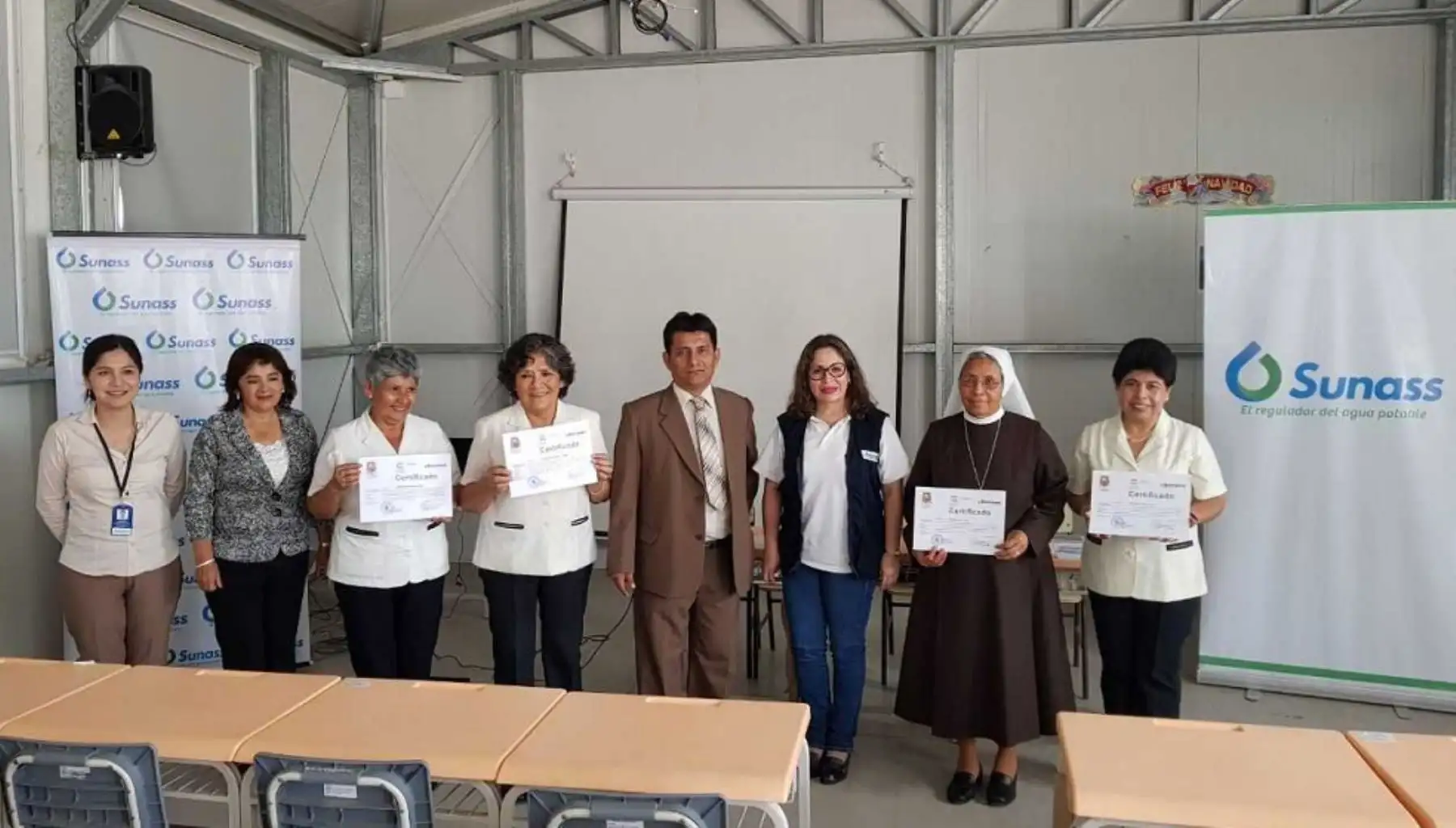 La Oficina Desconcentrada de la Superintendencia Nacional de Servicios de Saneamiento (Sunass) de La Libertad, reconoció la dedicación y compromiso de 36 maestros liberteños que implementaron y gestionaron en sus instituciones educativas proyectos para optimizar el uso y reúso del agua potable.