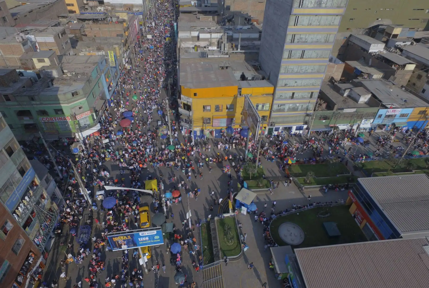 LIMA-PERÚ-DICIEMBRE 22. Fotos panorámicas del emporio comercial de gamarra.Foto: ANDINA/Jhony Laurente