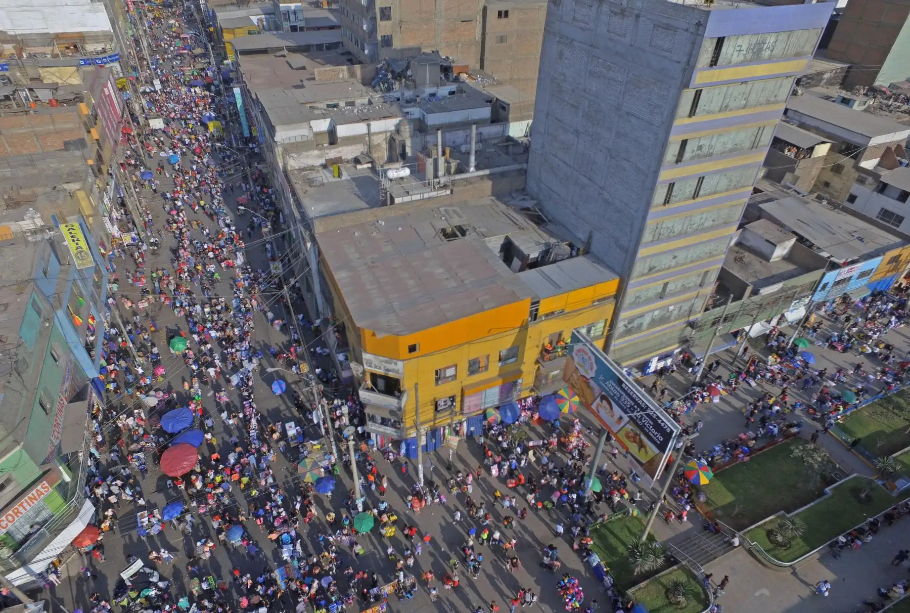 LIMA-PERÚ-DICIEMBRE 22. Fotos panorámicas del emporio comercial de gamarra. Foto: ANDINA/Jhony Laurente