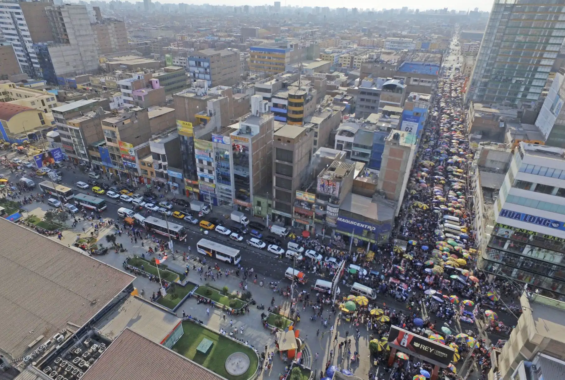 LIMA-PERÚ-DICIEMBRE 22. Fotos panorámicas del emporio comercial de gamarra.Foto: ANDINA/Jhony Laurente