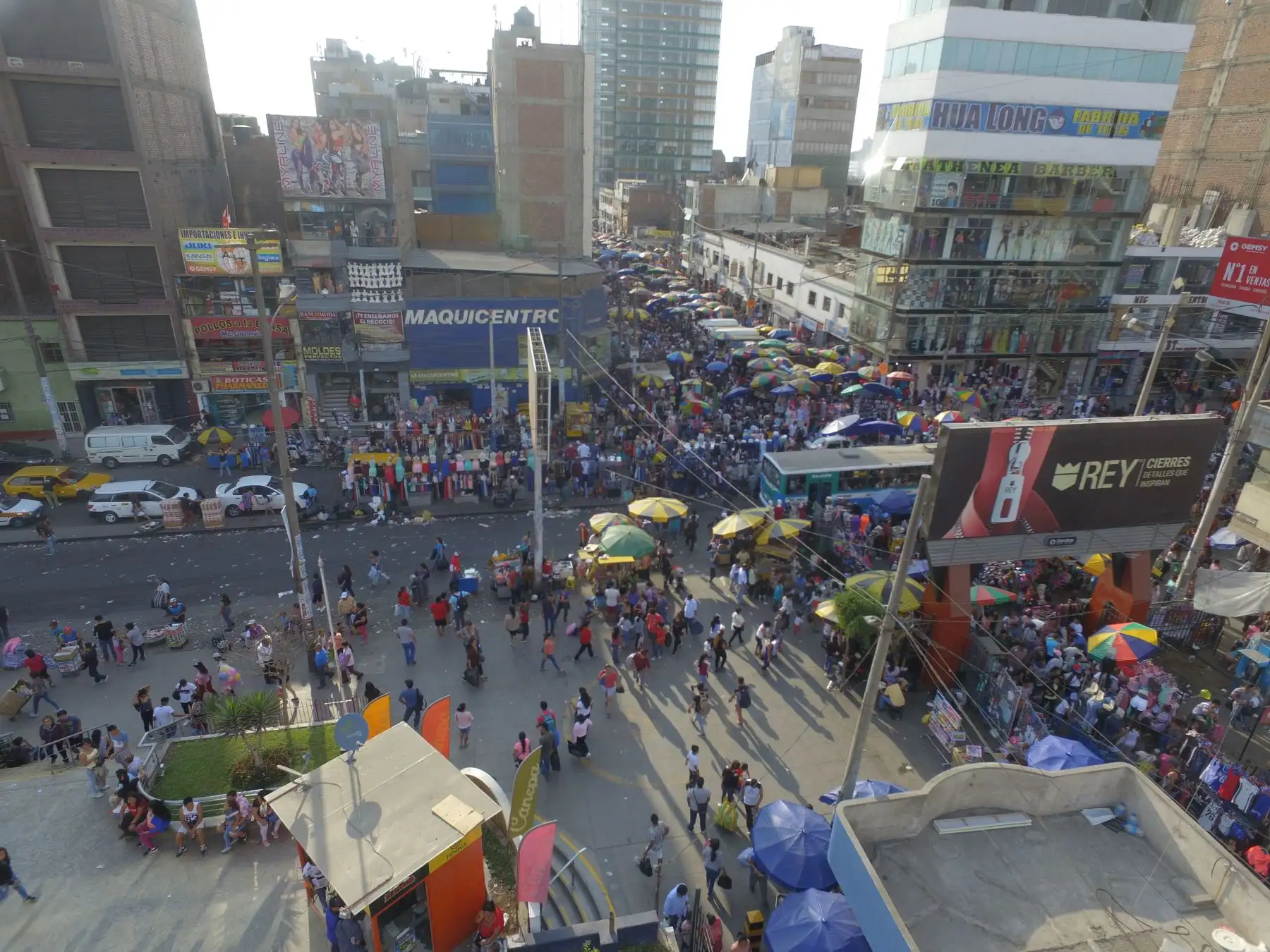 LIMA-PERÚ-DICIEMBRE 22. Fotos panorámicas del emporio comercial de gamarra.Foto: ANDINA/Jhony Laurente